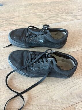 VANS men 5.5 Black Low-Top Canvas Sneakers